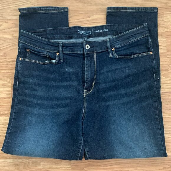 Signature Levis Jeans Women's Size 16S Blue Straight Leg Slim High Rise Pants - Picture 1 of 15